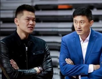 胡歌大银幕首演男一号胡歌骑车奔驰胡歌饰演周泽农胡军胡军表示能出演这部电影是非常难得的经历，;虽然元宵节也不能回家，但是跟兄弟们在一起，很幸福